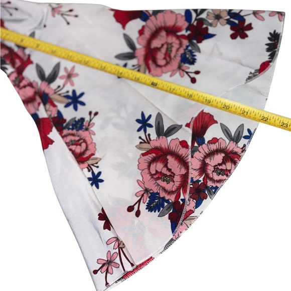 Floral Tiered Bell Sleeve Off Shoulder Crop Top - Picture 9 of 16